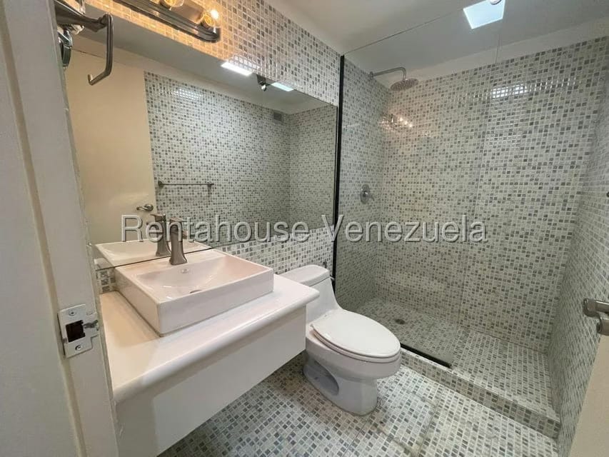 Apartamento (Duplex) en Alquiler en El Rosal, Distrito Metropolitano - 40