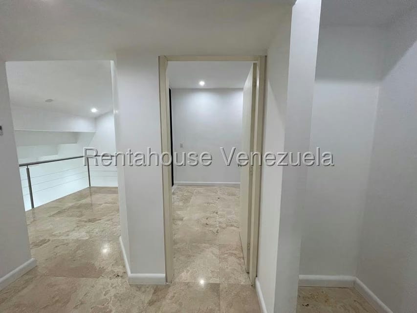 Apartamento (Duplex) en Alquiler en El Rosal, Distrito Metropolitano - 42