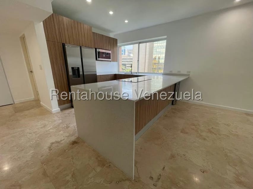 Apartamento (Duplex) en Alquiler en El Rosal, Distrito Metropolitano - 8