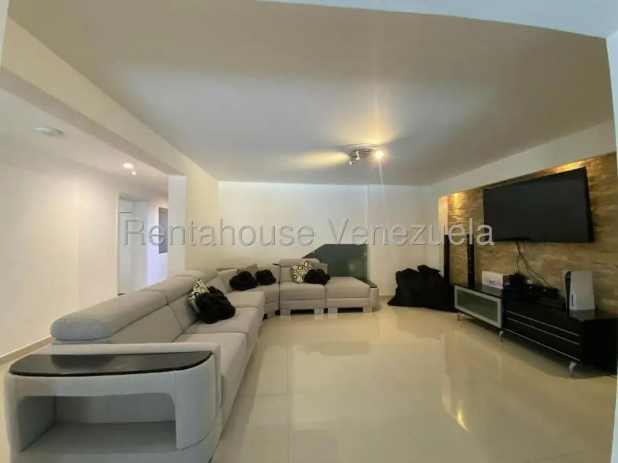 Casa en Venta en Cumbres de Curumo Caracas - 3