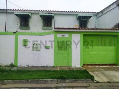 SE VENDE CASA Y TERRENO Urb. “EL CAFETAL” NAGUANAGUA