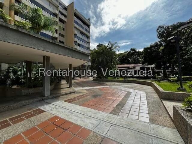Apartamento (1 Nivel) en Alquiler en Los Chorros, Distrito Metropolitano - 2
