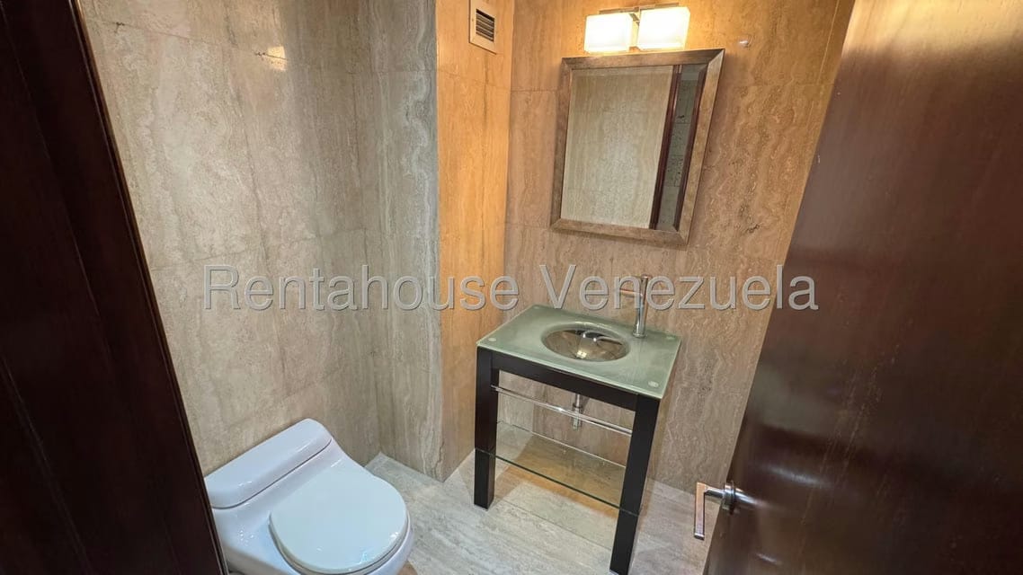 Apartamento (1 Nivel) en Alquiler en Los Chorros, Distrito Metropolitano - 11