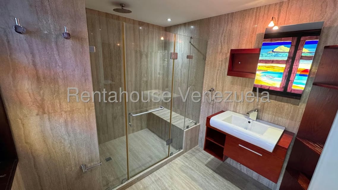 Apartamento (1 Nivel) en Alquiler en Los Chorros, Distrito Metropolitano - 20
