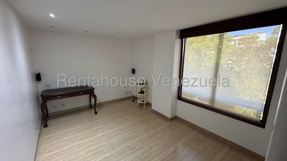 Apartamento (1 Nivel) en Alquiler en Los Chorros, Distrito Metropolitano - 22