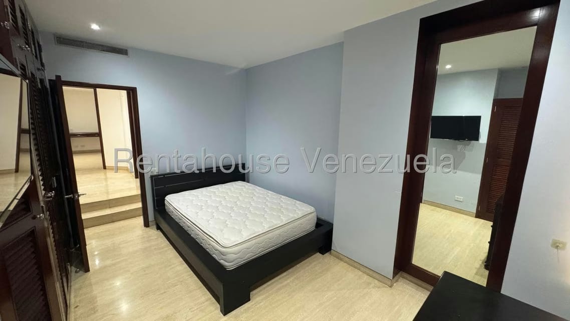 Apartamento (1 Nivel) en Alquiler en Los Chorros, Distrito Metropolitano - 26