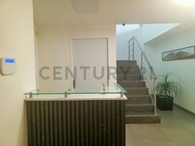 OFICINA EN EL HATILLO LISTA PARA TRANFORMAR EN SPA O CONSULTORIO