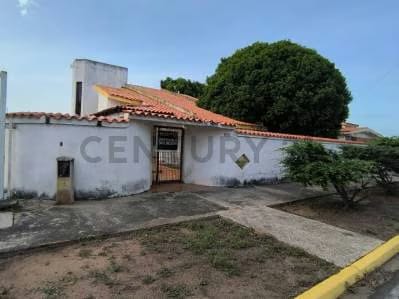 En Venta CasaQuinta doble altura de amplios espacios con iluminacion natural