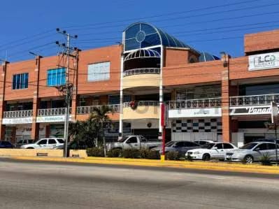 En venta local comercial ubicado en el centro comercial camino real