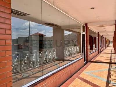 En venta local comercial ubicado en el centro comercial camino real - 2