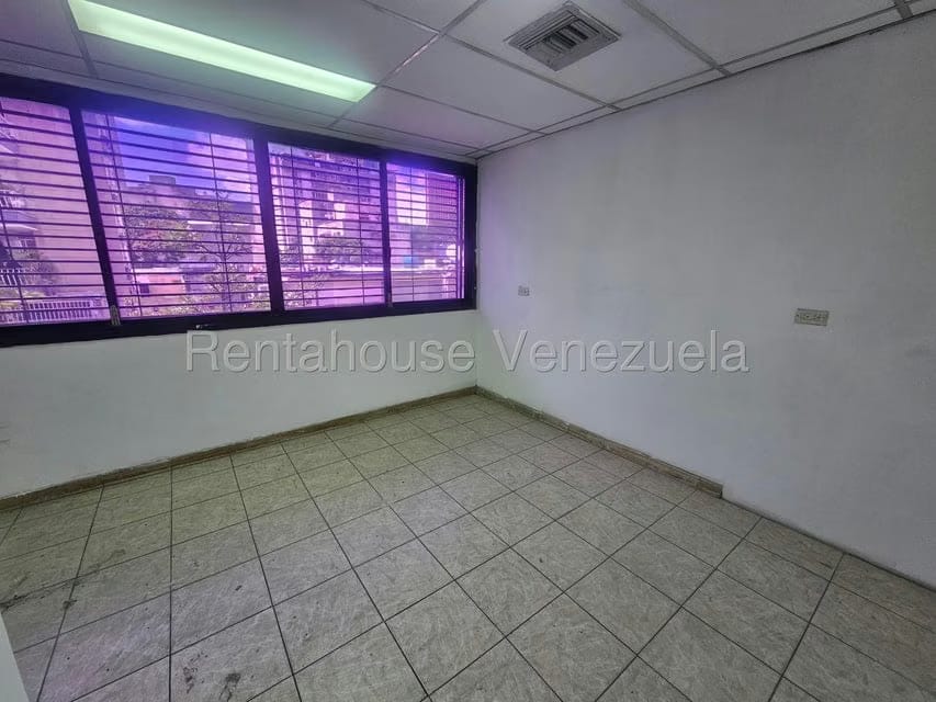 Comercial (Local Comercial) en Venta en El Recreo, Distrito Metropolitano - 2