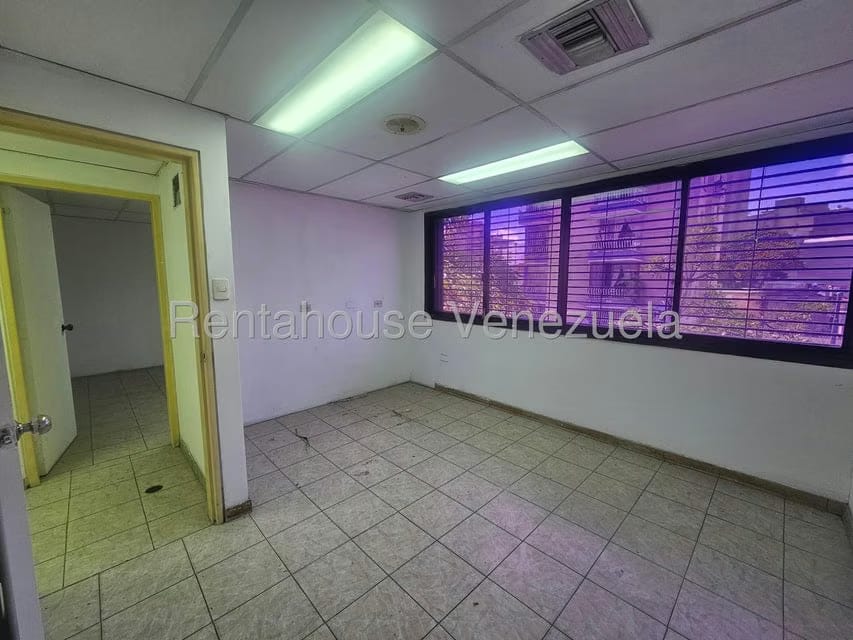 Comercial (Local Comercial) en Venta en El Recreo, Distrito Metropolitano - 3