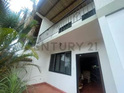 En venta Casa para remodelar en Monte Alto. Baruta - 2
