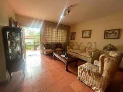 En venta Casa para remodelar en Monte Alto. Baruta - 8