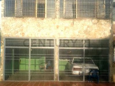 Casa en San Francisco de 2 plantas Consta de -5 habitaciones -3 sal