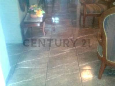 Casa en San Francisco de 2 plantas Consta de -5 habitaciones -3 sal - 3