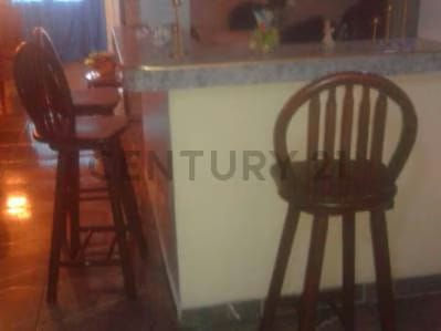 Casa en San Francisco de 2 plantas Consta de -5 habitaciones -3 sal - 7