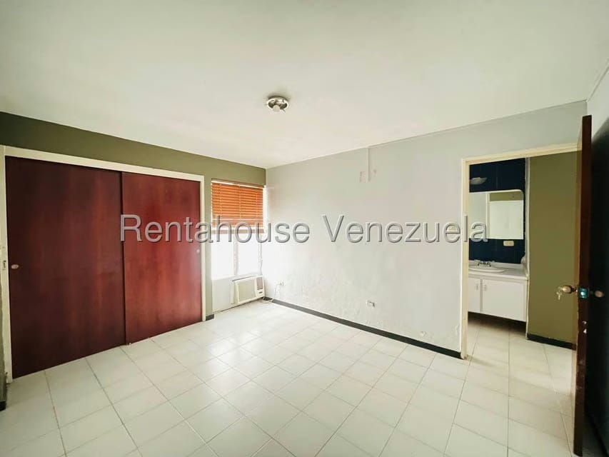 Apartamento (1 Nivel) en Alquiler en Andres Bello, Aragua - 16