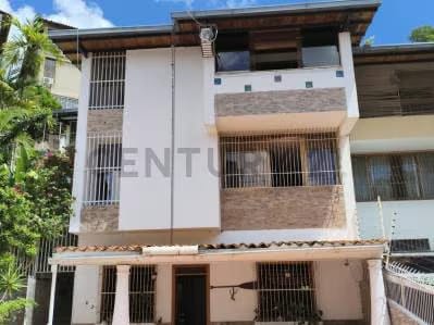 Casa en venta cuatro niveles 480m2 construcción en El Marques AH