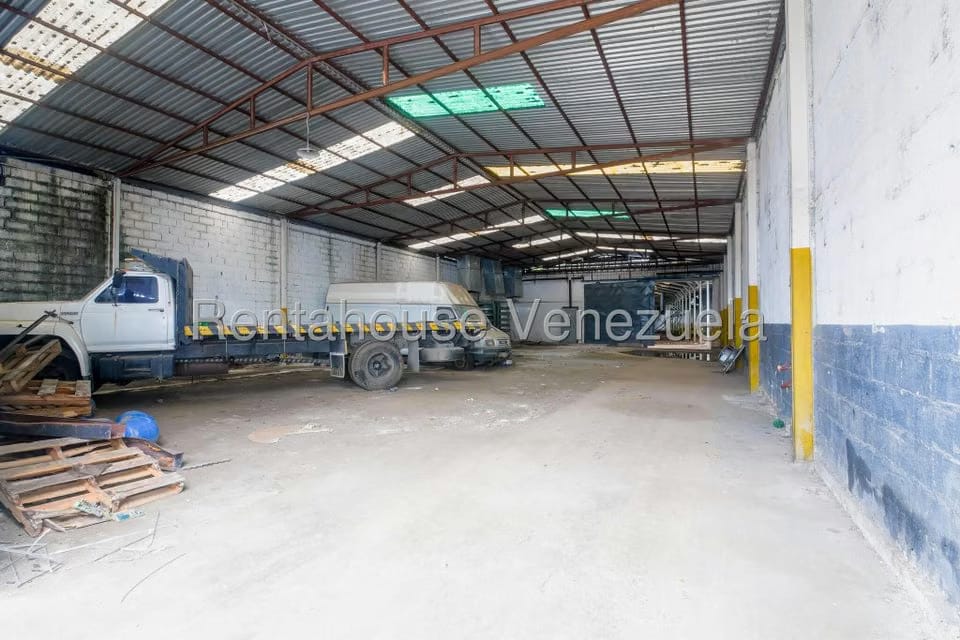 Comercial (Local Comercial) en Venta en Parque Caiza, Distrito Metropolitano - 11