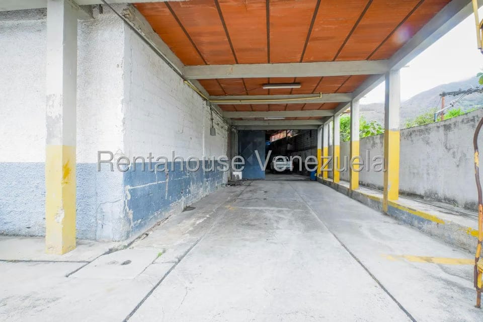 Comercial (Local Comercial) en Venta en Parque Caiza, Distrito Metropolitano - 13