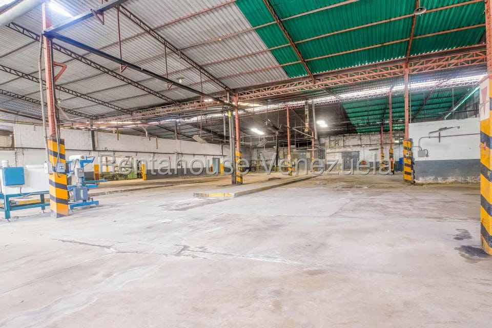 Comercial (Local Comercial) en Venta en Parque Caiza, Distrito Metropolitano - 16