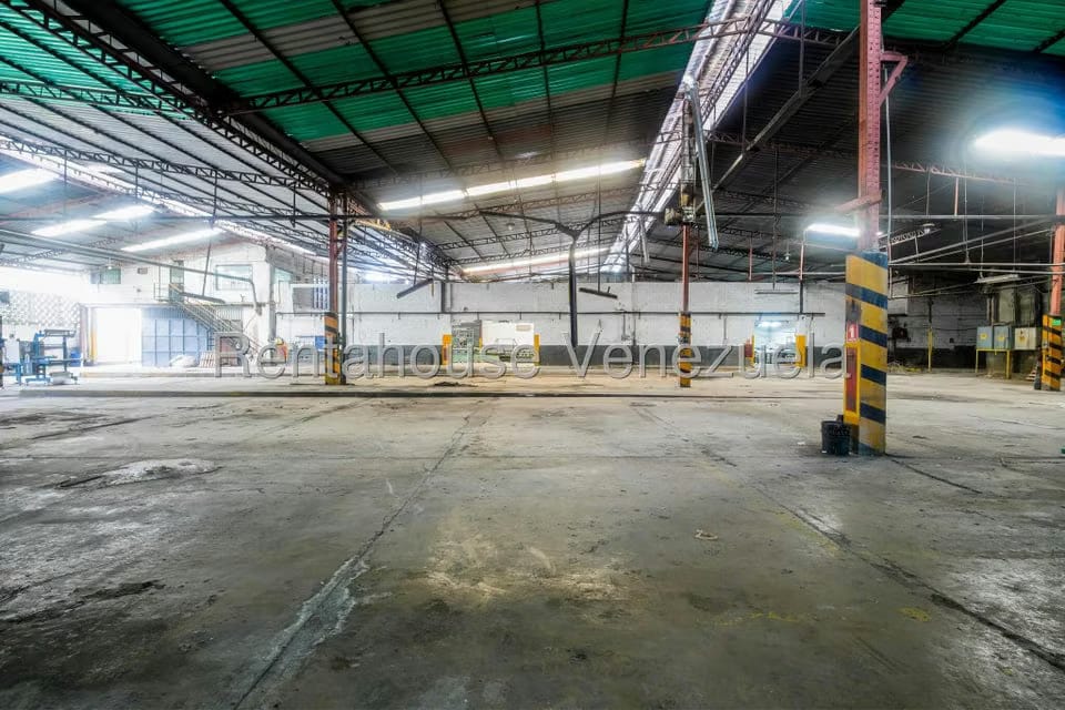 Comercial (Local Comercial) en Venta en Parque Caiza, Distrito Metropolitano - 17