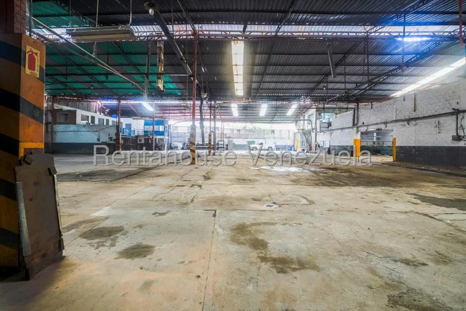 Comercial (Local Comercial) en Venta en Parque Caiza, Distrito Metropolitano - 18