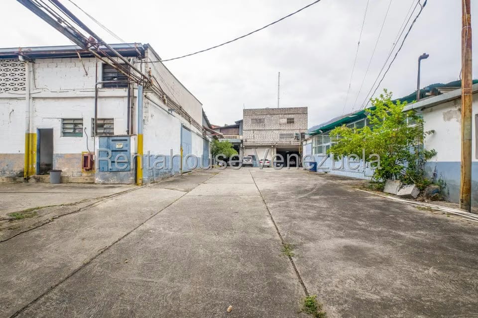 Comercial (Local Comercial) en Venta en Parque Caiza, Distrito Metropolitano - 3