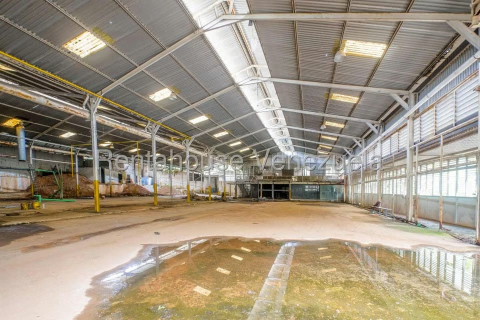 Comercial (Local Comercial) en Venta en Parque Caiza, Distrito Metropolitano - 24