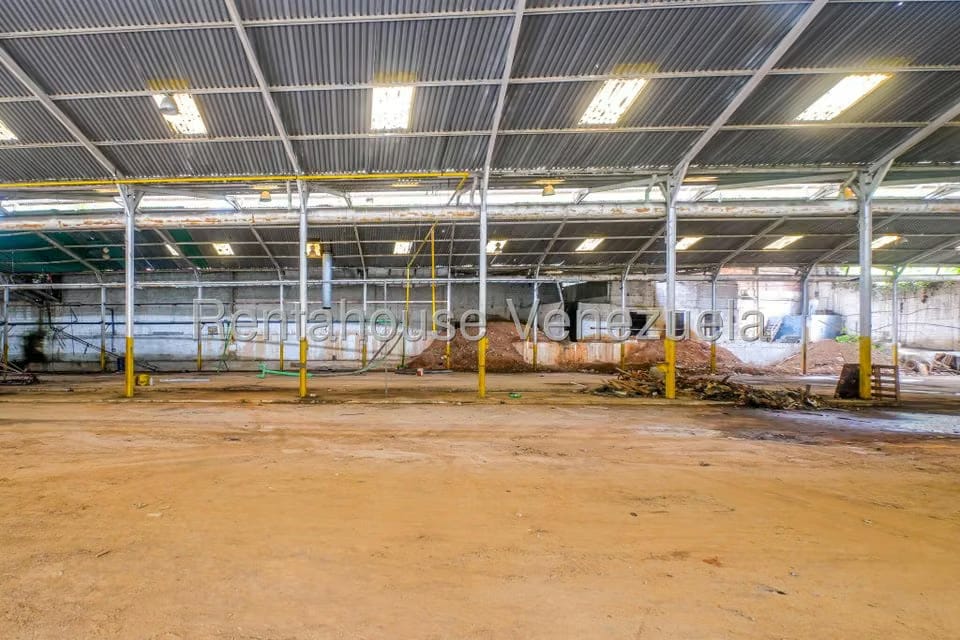 Comercial (Local Comercial) en Venta en Parque Caiza, Distrito Metropolitano - 25