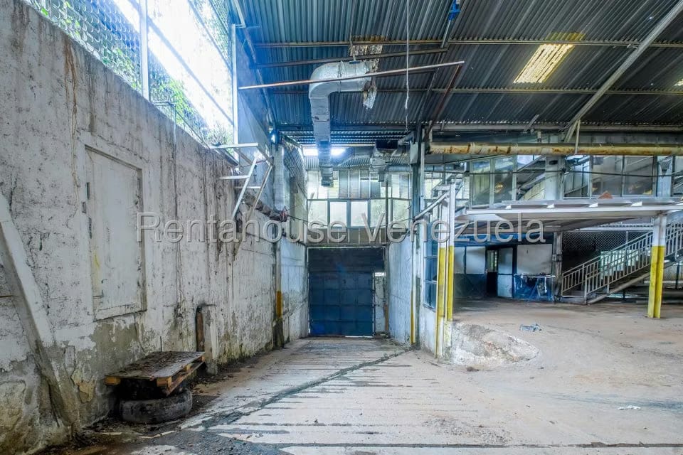 Comercial (Local Comercial) en Venta en Parque Caiza, Distrito Metropolitano - 26