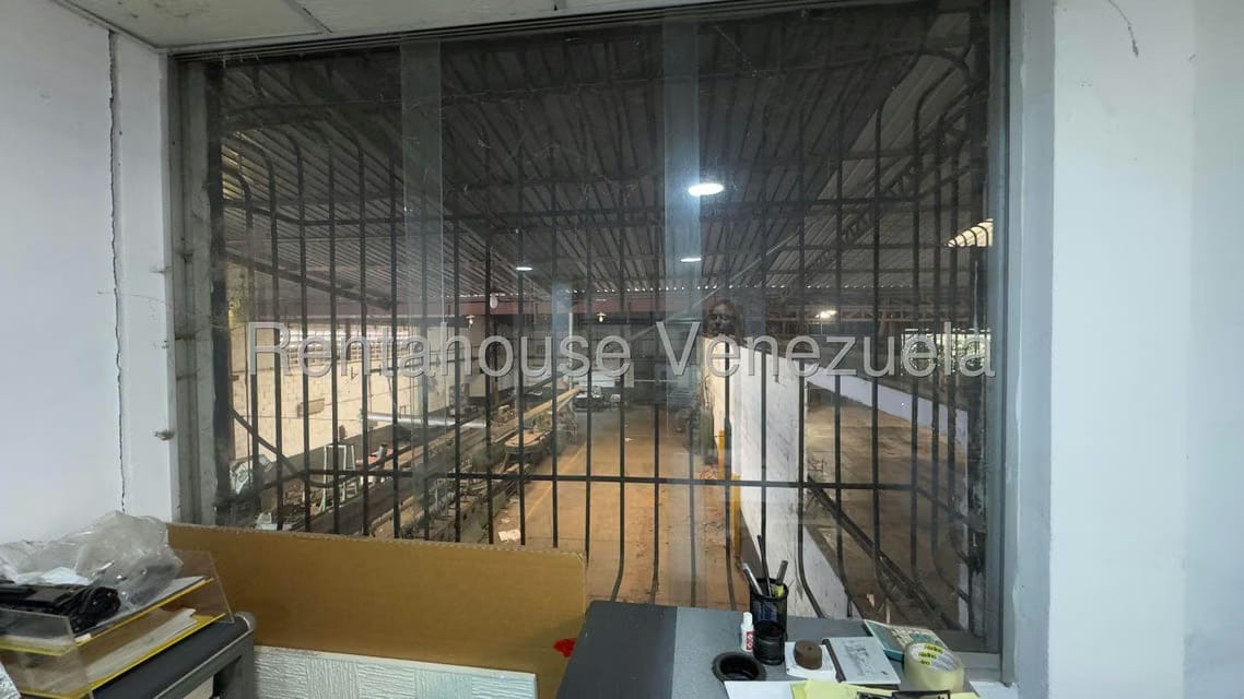 Comercial (Local Comercial) en Venta en Parque Caiza, Distrito Metropolitano - 28