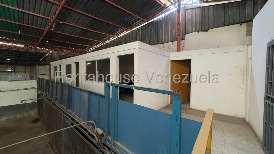 Comercial (Local Comercial) en Venta en Parque Caiza, Distrito Metropolitano - 32
