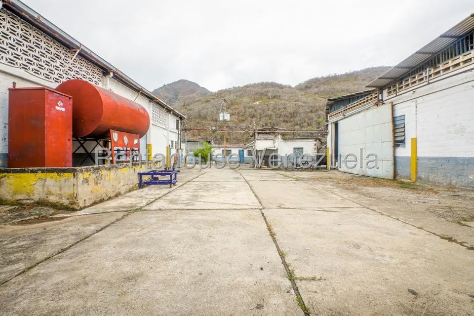 Comercial (Local Comercial) en Venta en Parque Caiza, Distrito Metropolitano - 7