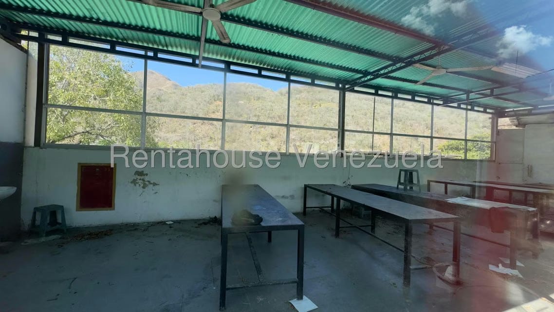Comercial (Local Comercial) en Venta en Parque Caiza, Distrito Metropolitano - 9