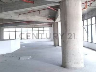 Amplias Oficinas en edficio con moderno diseño arquitectónico - 3