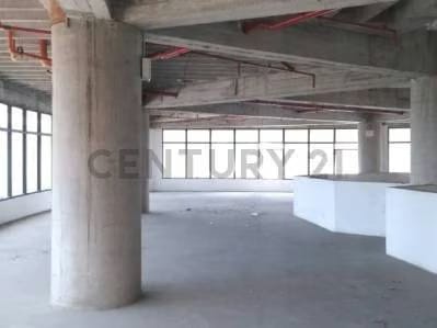 Amplias Oficinas en edficio con moderno diseño arquitectónico - 4