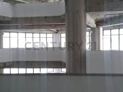 Amplias Oficinas en edficio con moderno diseño arquitectónico - 6