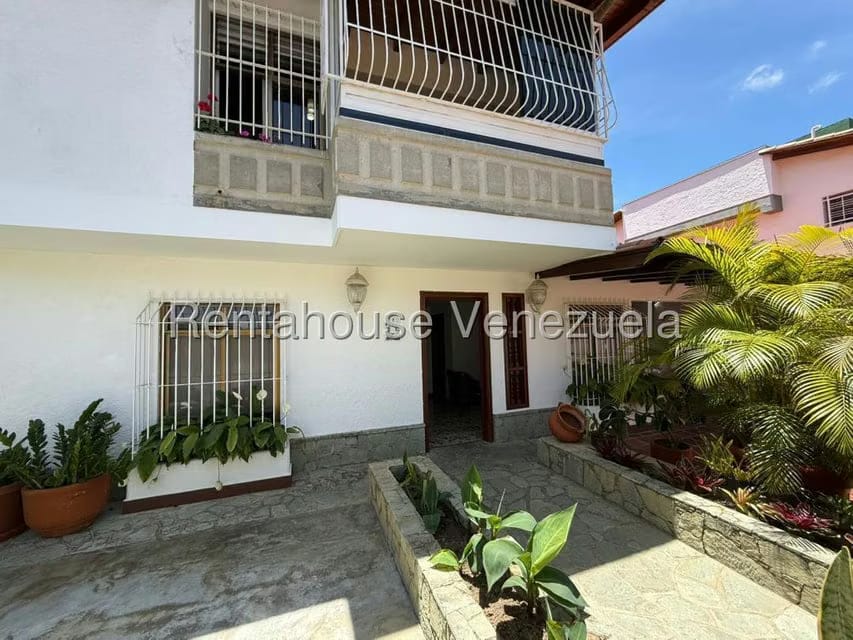 Casa (Duplex) en Venta en Los Naranjos del Cafetal, Distrito Metropolitano - 2