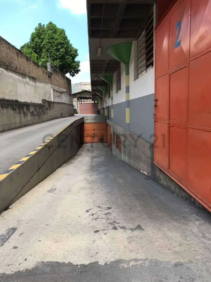 Alquiler de Excelente local industrial La Yaguara, Av. Ppl. Antimano - 15