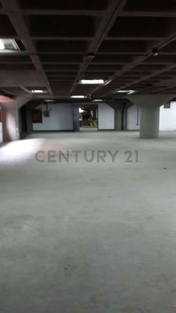 Alquiler de Excelente local industrial La Yaguara, Av. Ppl. Antimano - 17