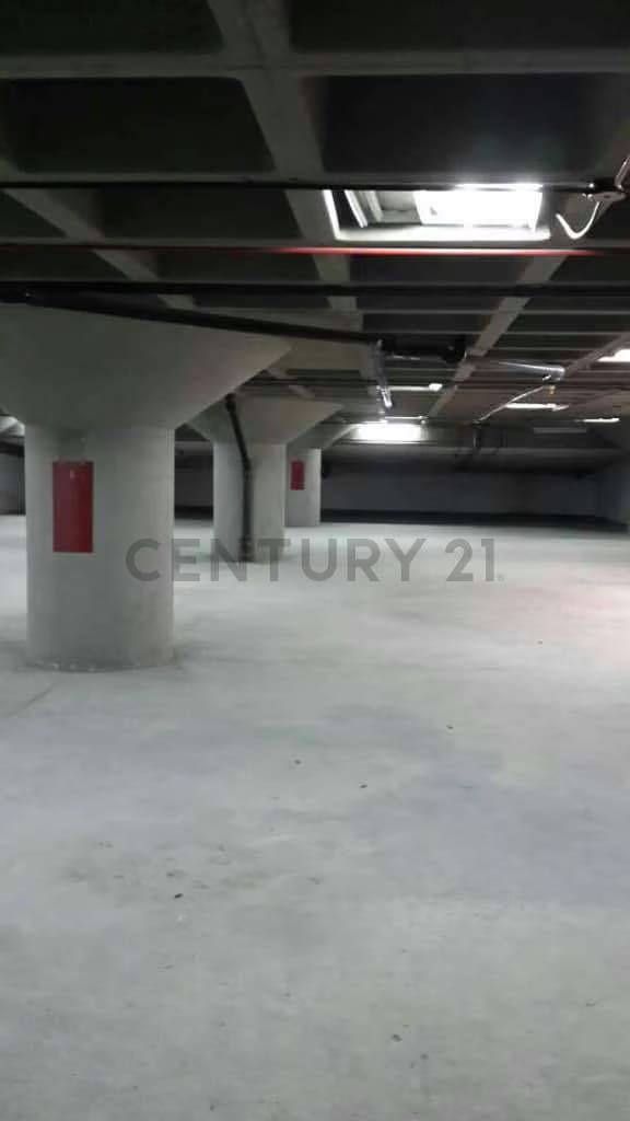 Alquiler de Excelente local industrial La Yaguara, Av. Ppl. Antimano - 20