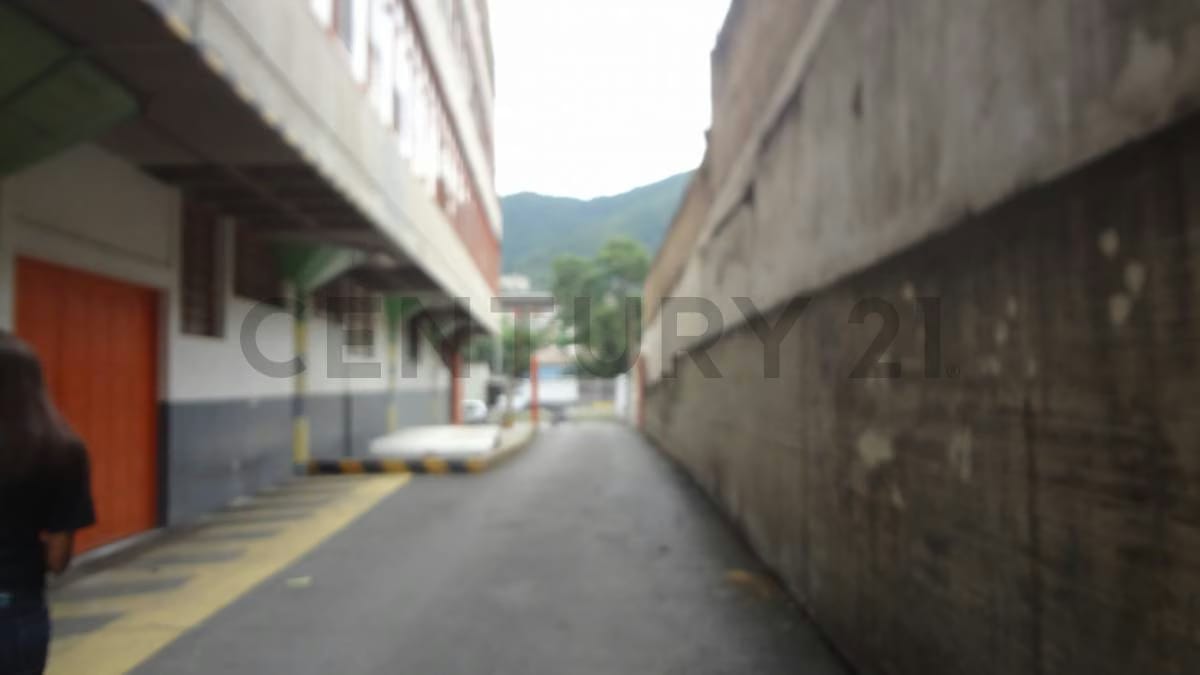Alquiler de Excelente local industrial La Yaguara, Av. Ppl. Antimano - 6
