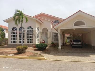 Venta de Lujosa Residencia en urbanizacion exclusiva. - 2