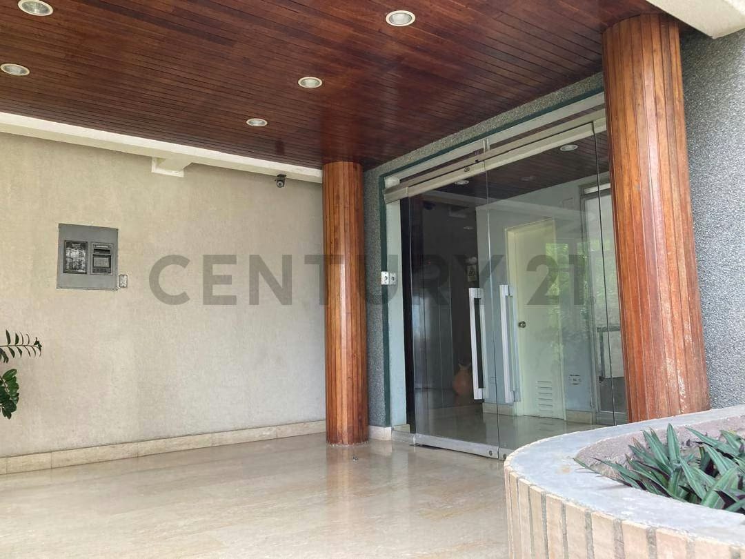 APARTAMENTO EN VENTA EN LOS SAMANES - 2