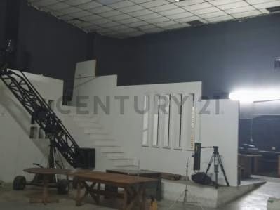 Se vende local comercial C.C. El Llanito IZ - 8