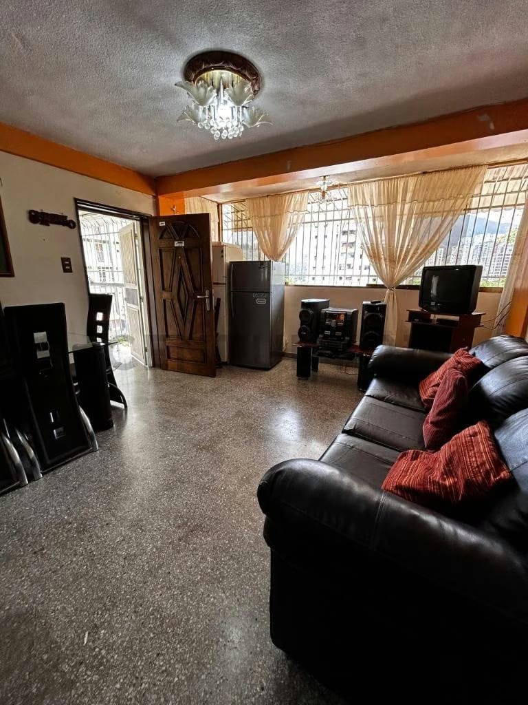 RD. - Venta Apartamento Caricuao UD 3 - 3