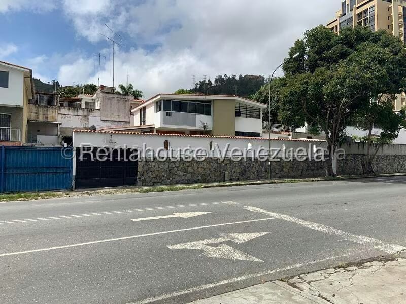 Casa (Duplex) en Alquiler en La Trinidad, Distrito Metropolitano