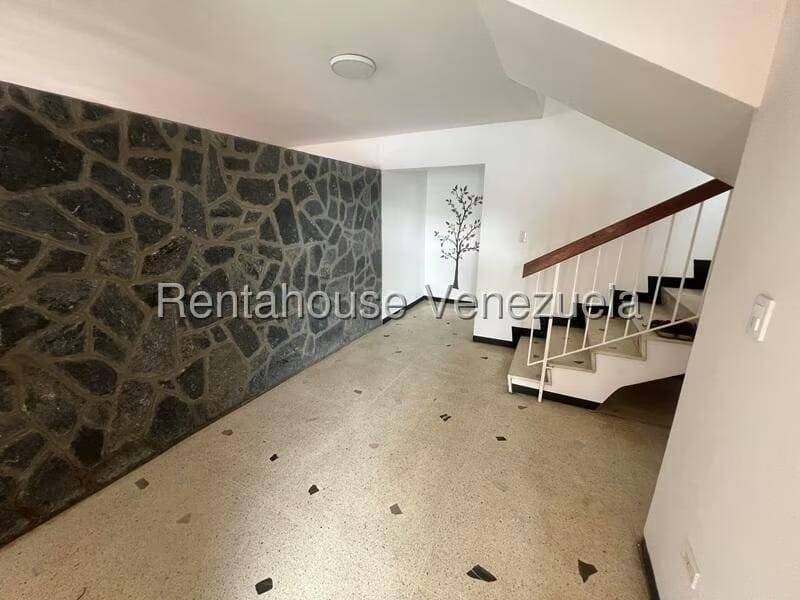 Casa (Duplex) en Alquiler en La Trinidad, Distrito Metropolitano - 2